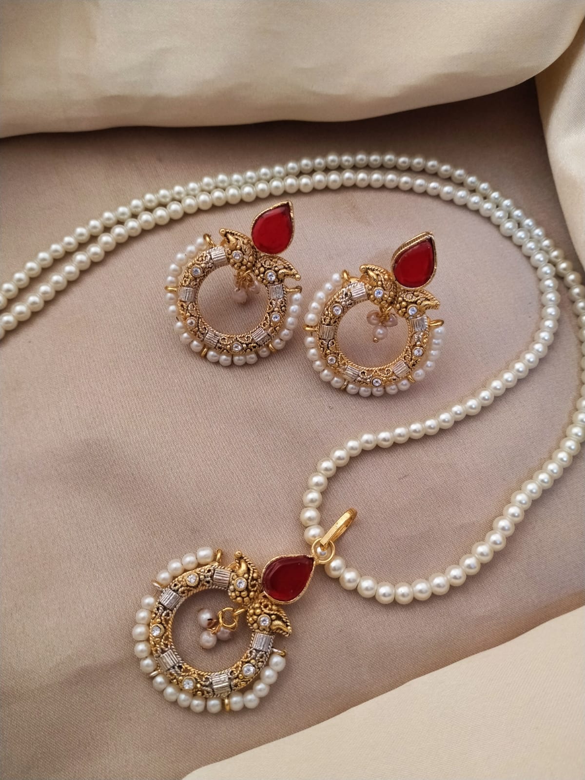 Fashionable and trendy traditional Earrings | Pendant necklace set